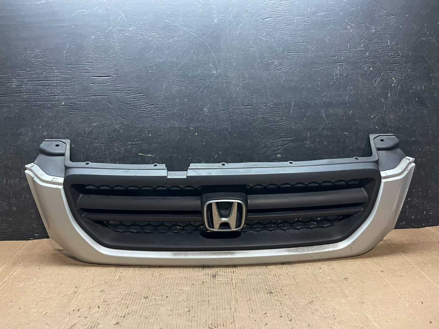 2003 2004 2005 Honda Pilot Front Upper Grill Grille Oem Z8093 DG0