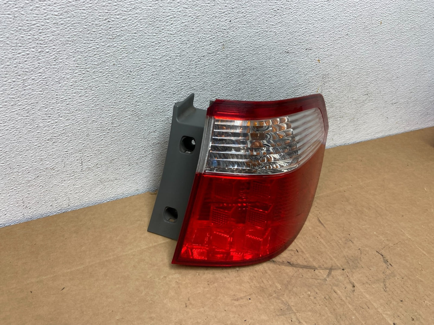 2005 2006 2007 Honda Odyssey Right Passenger RH Side Tail Light AD6049 DW2