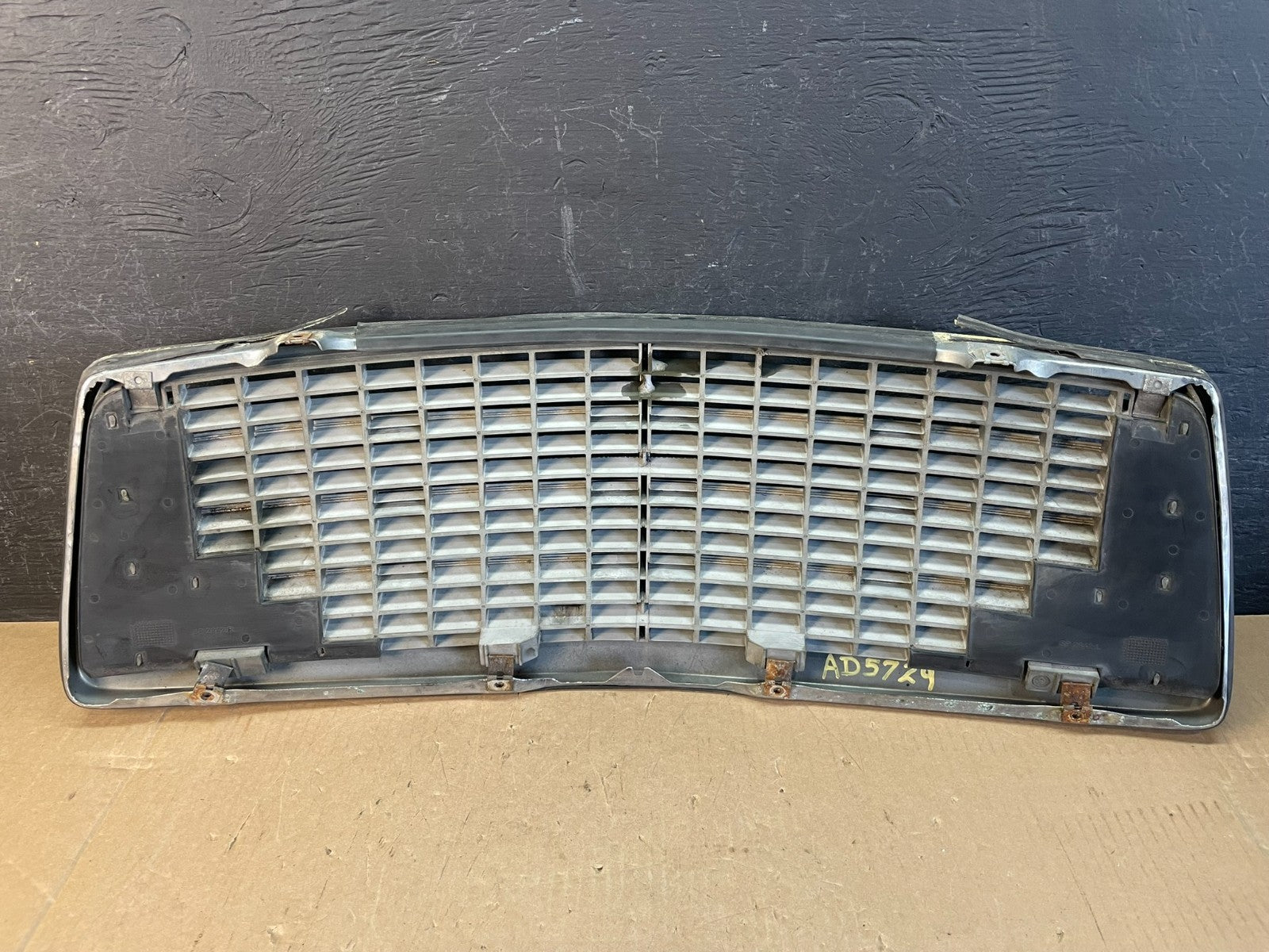 1994 to 1999 Mercedes-Benz W140 S600 S500 S320 Front Upper Grille AD5729 DG3
