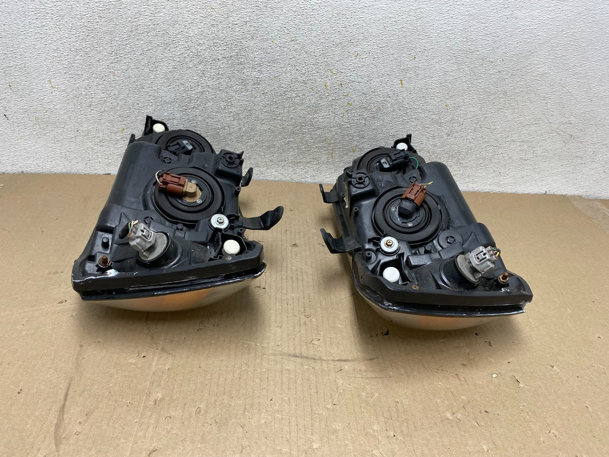 2004 2005 2006 Toyota Highlander Headlights Left+Right Side AH6783 DW7