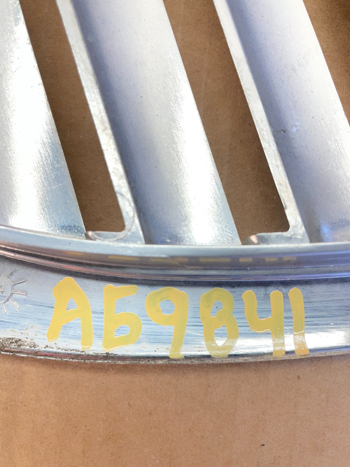2003 to 2011 Lincoln Town Car Front Upper Grille Grill Chrome W/Emblem AG9841 DG5