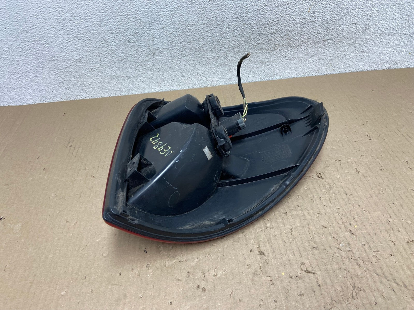 2004 to 2007 Dodge Grand Caravan Left Driver Lh Tail Light AE9842 LK5