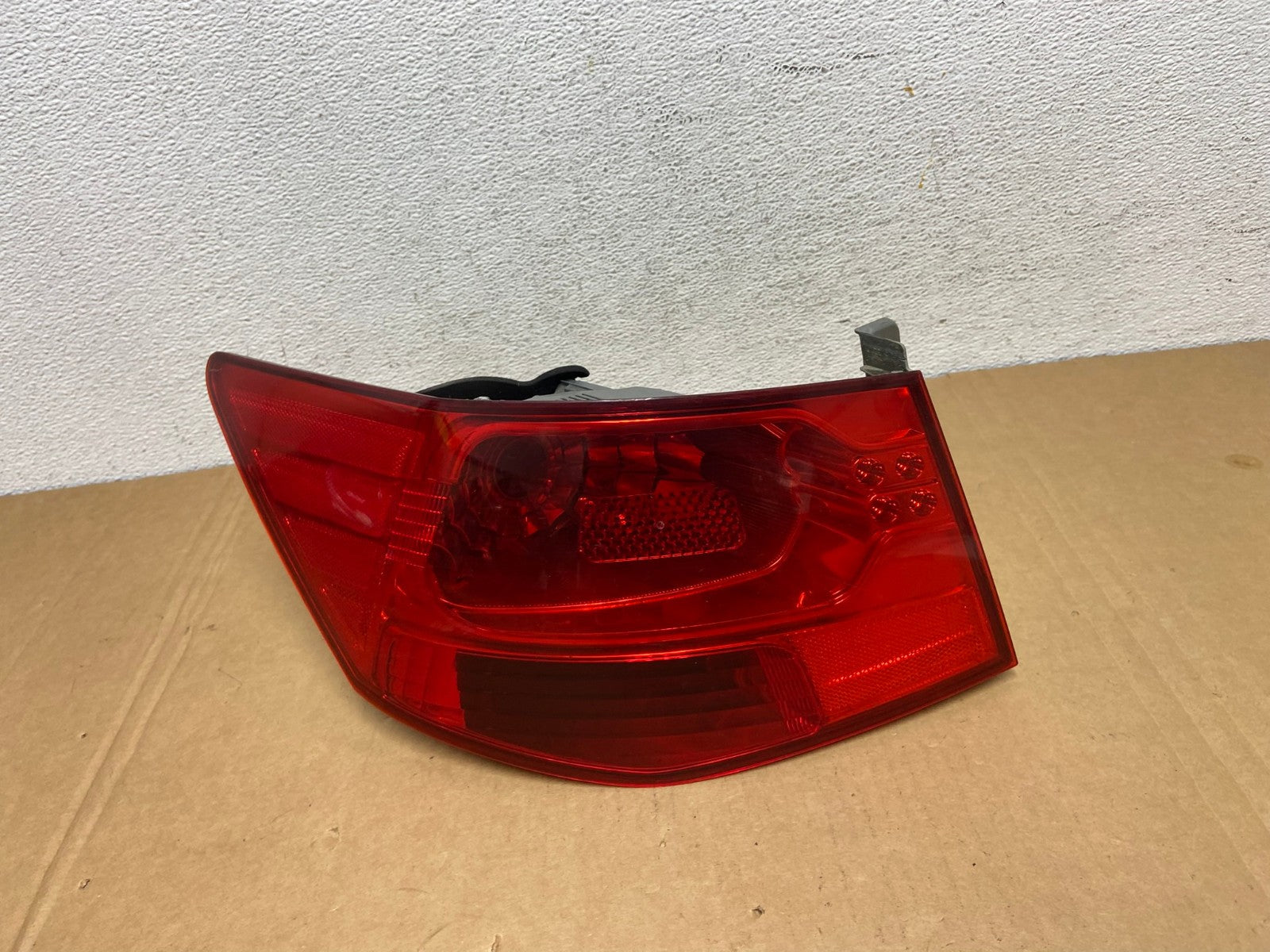 2010 - 2013 Kia Forte Left Driver LH Side Tail Light Ad2607 LK0
