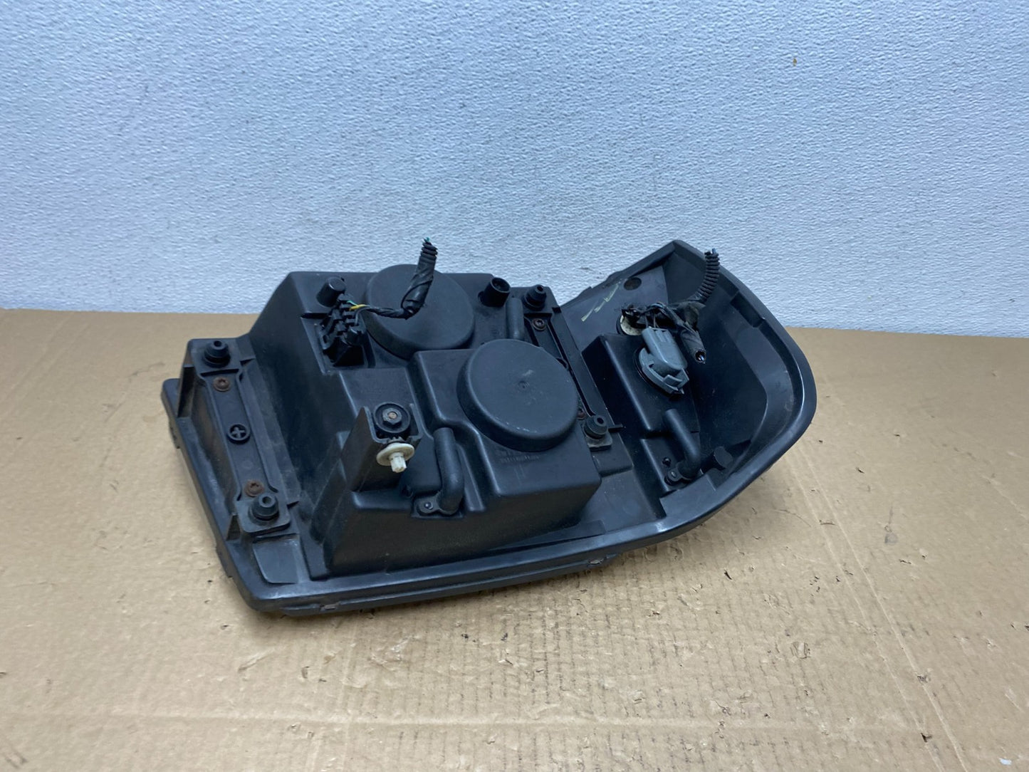 2002 to 2009 Gmc Envoy Left Driver Lh Side Headlight Halogen Oem AC3905 DW9