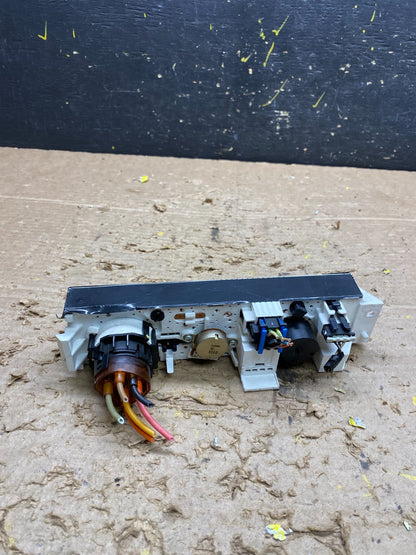 2001 - 2007 GMC Chevrolet Astro Express Climate Control A/C X1613 DG3