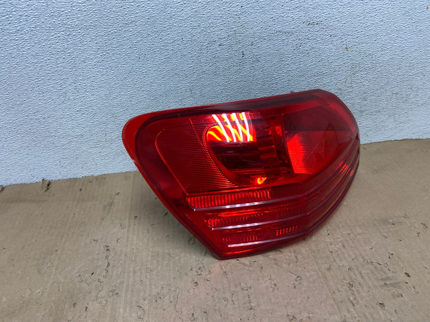 2008 to 2015 Nissan Rogue Left Driver Lh Side Tail Light AE9352 LK2