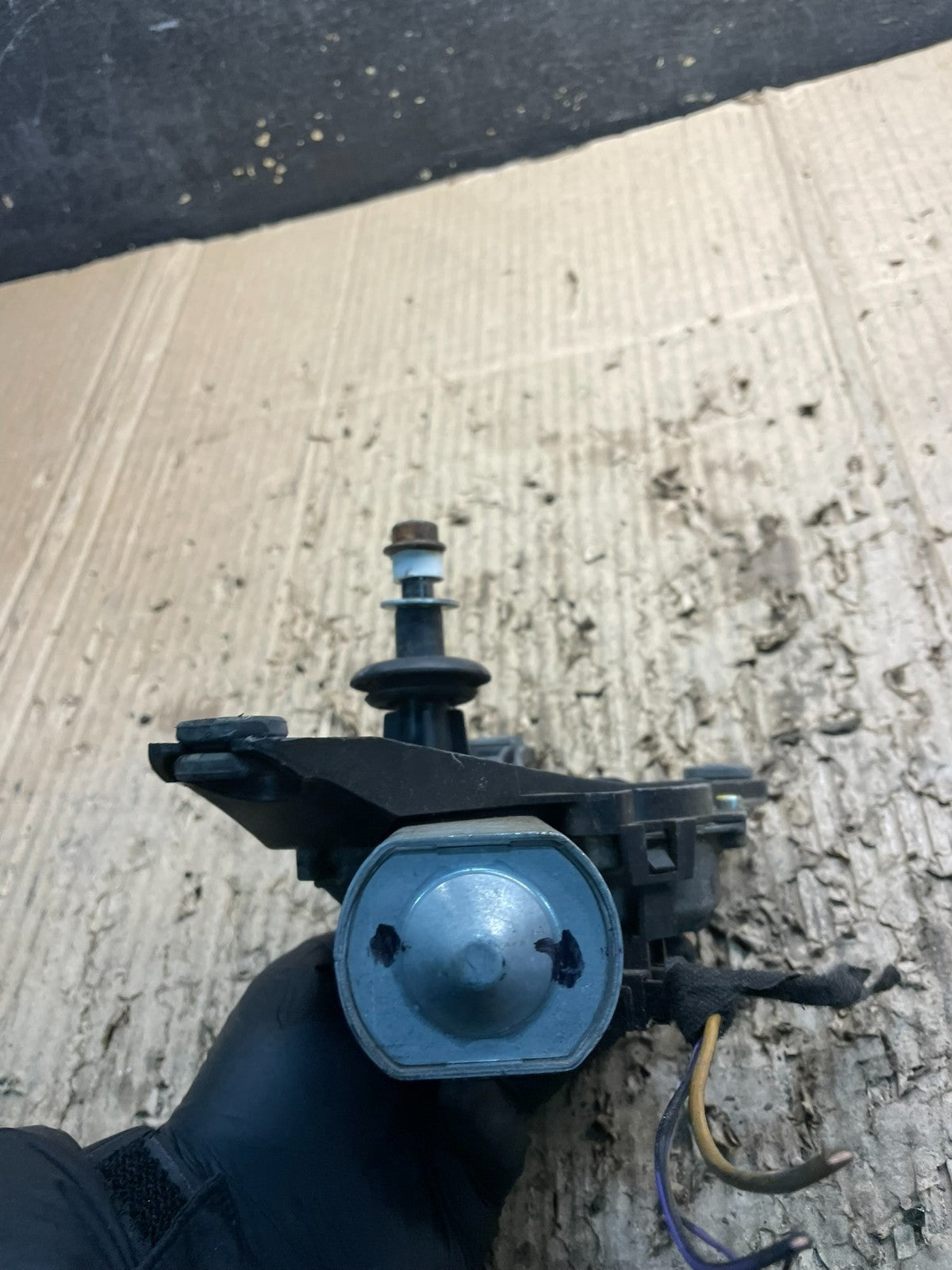 2007 to 2013 BMW X5 E70 Rear Windshield Wiper Motor OEM X9834 DG4