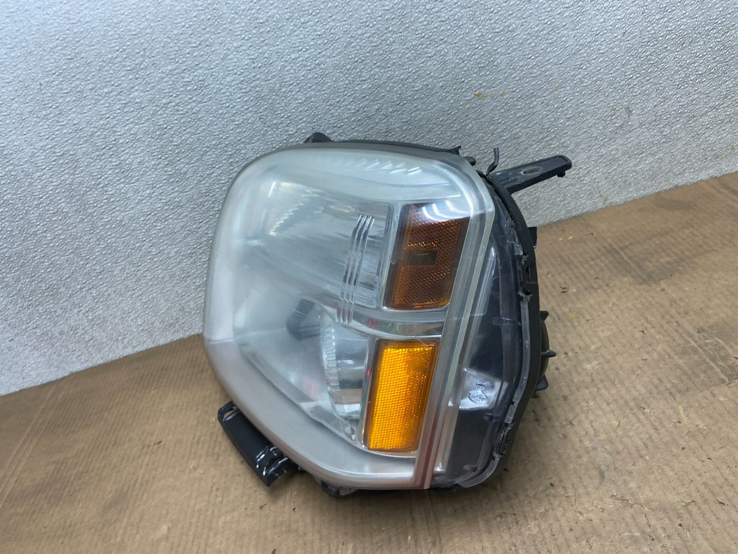 2010 to 2015 GMC Terrain Halogen Left Driver Lh Side Headlight AA6525 DW1