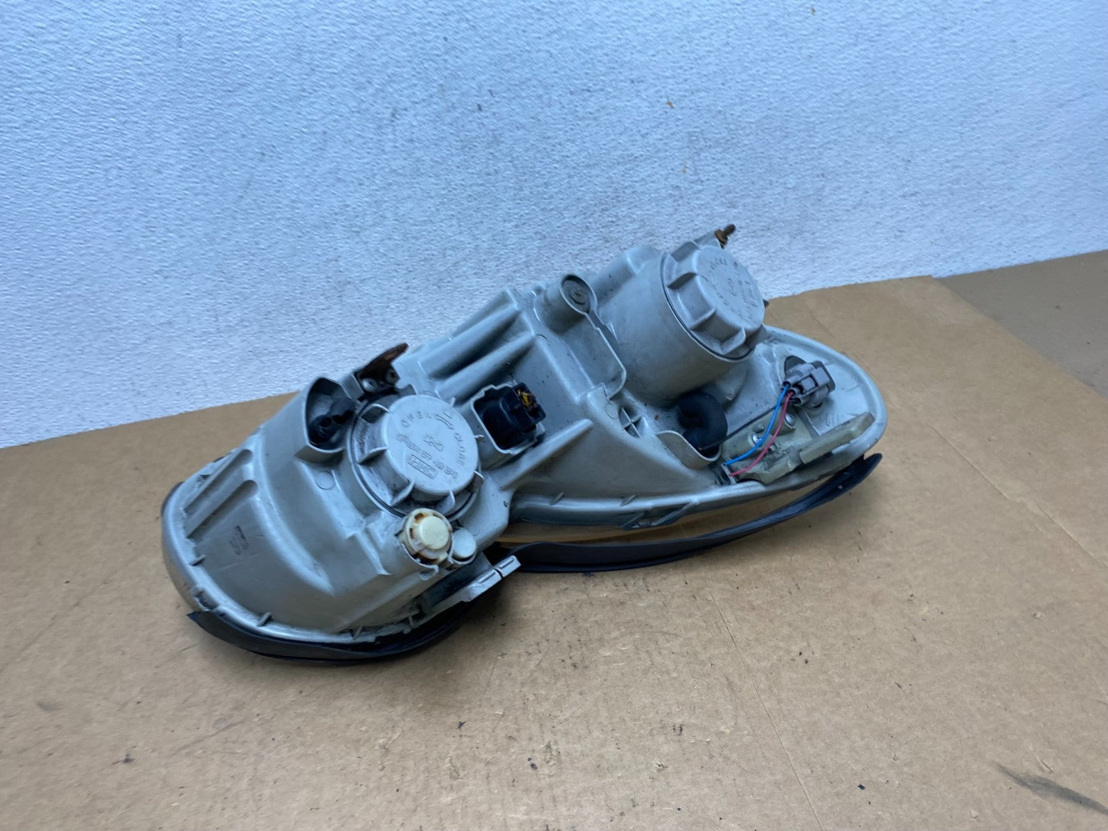 2002 to 2005 Hyundai Sonata Left Driver LH Side Headlight Halogen AE3235 DW4