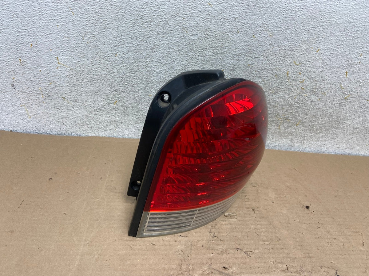 2005 to 2006 Hyundai Santa Fe Right Passenger Rh Side Tail Light AH9550 LK2