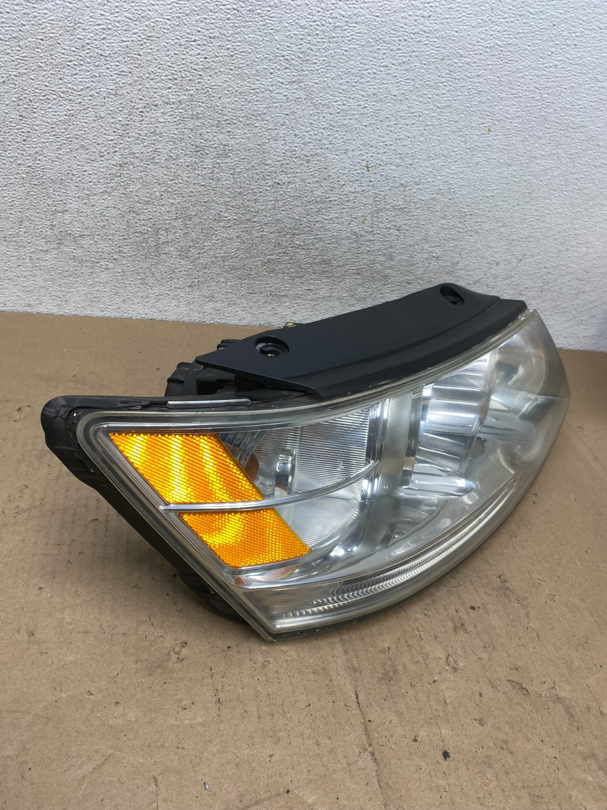 2009 to 2010 Hyundai Sonata Right Passenger RH Side Headlight Halogen AG4706 DW2