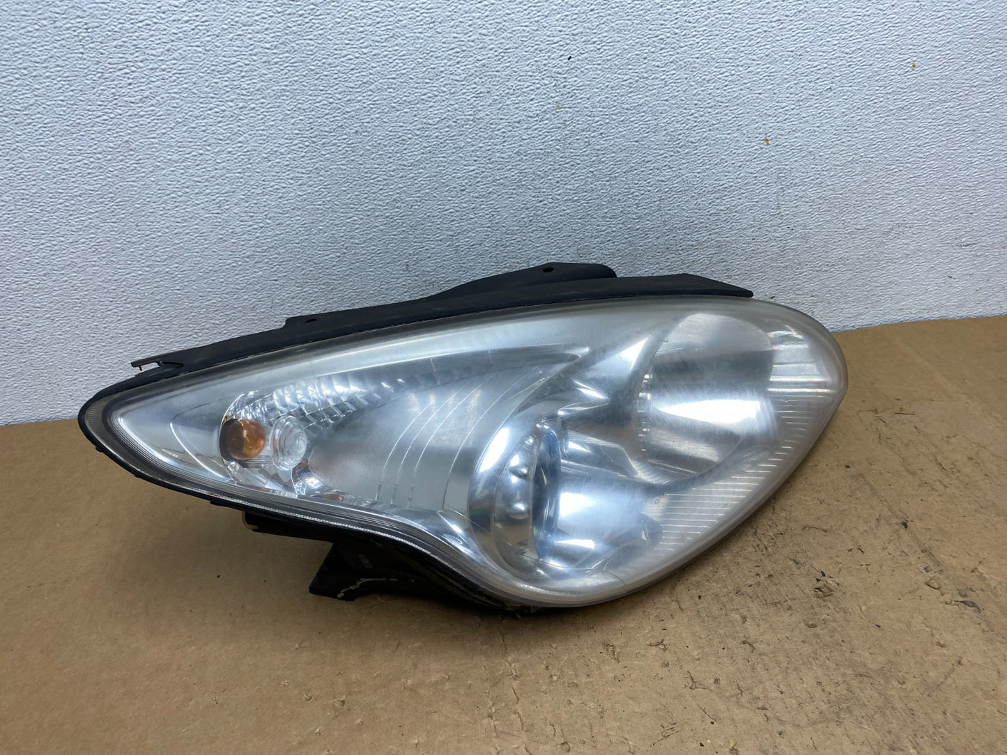 2010 to 2012 Hyundai Elantra Touring Right RH Headlight Halogen AD0508 DG2