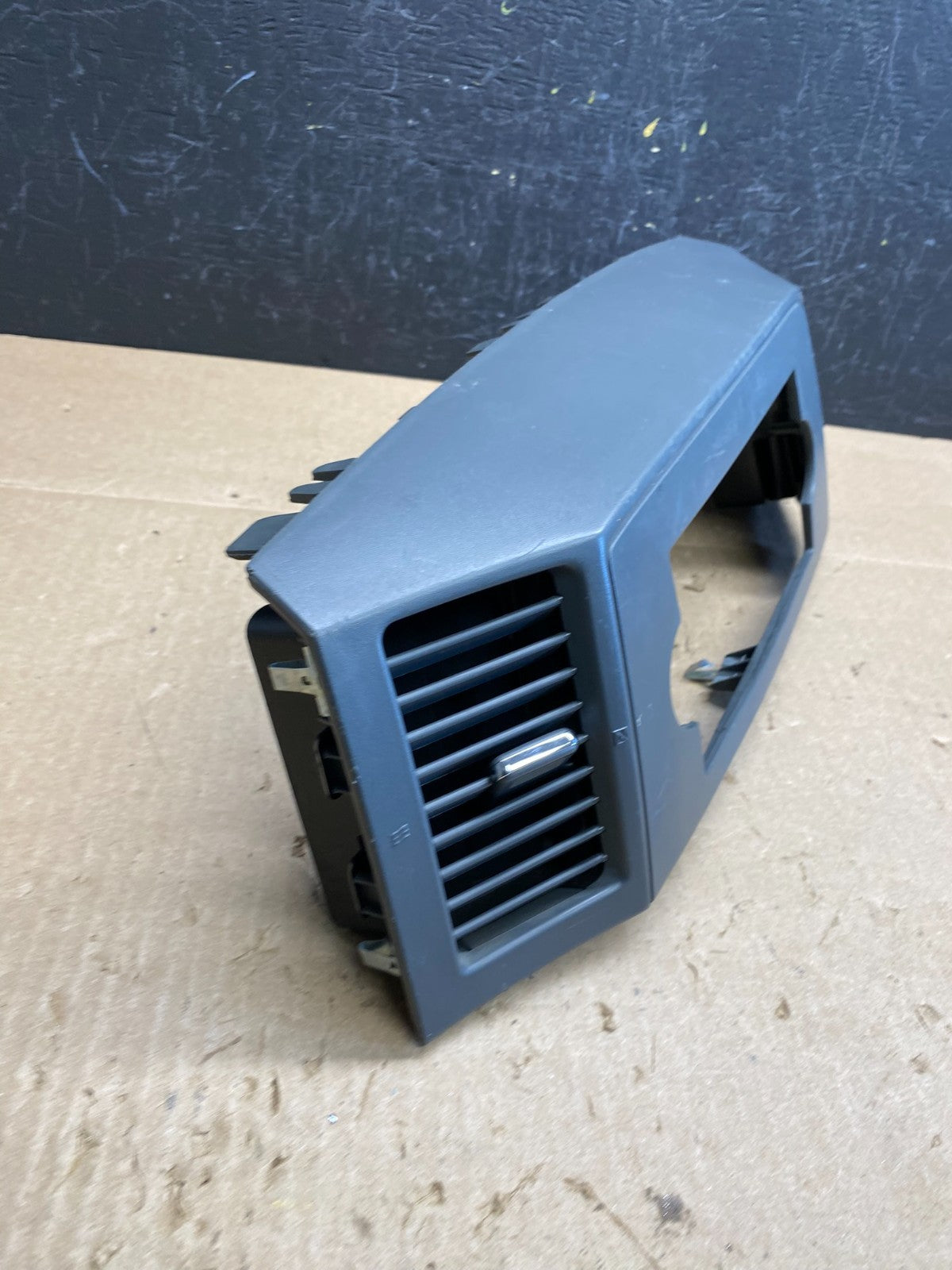 2005 - 2007 Jeep Grand Cherokee Center Dash Radio Bezel Trim ac6451 DG3