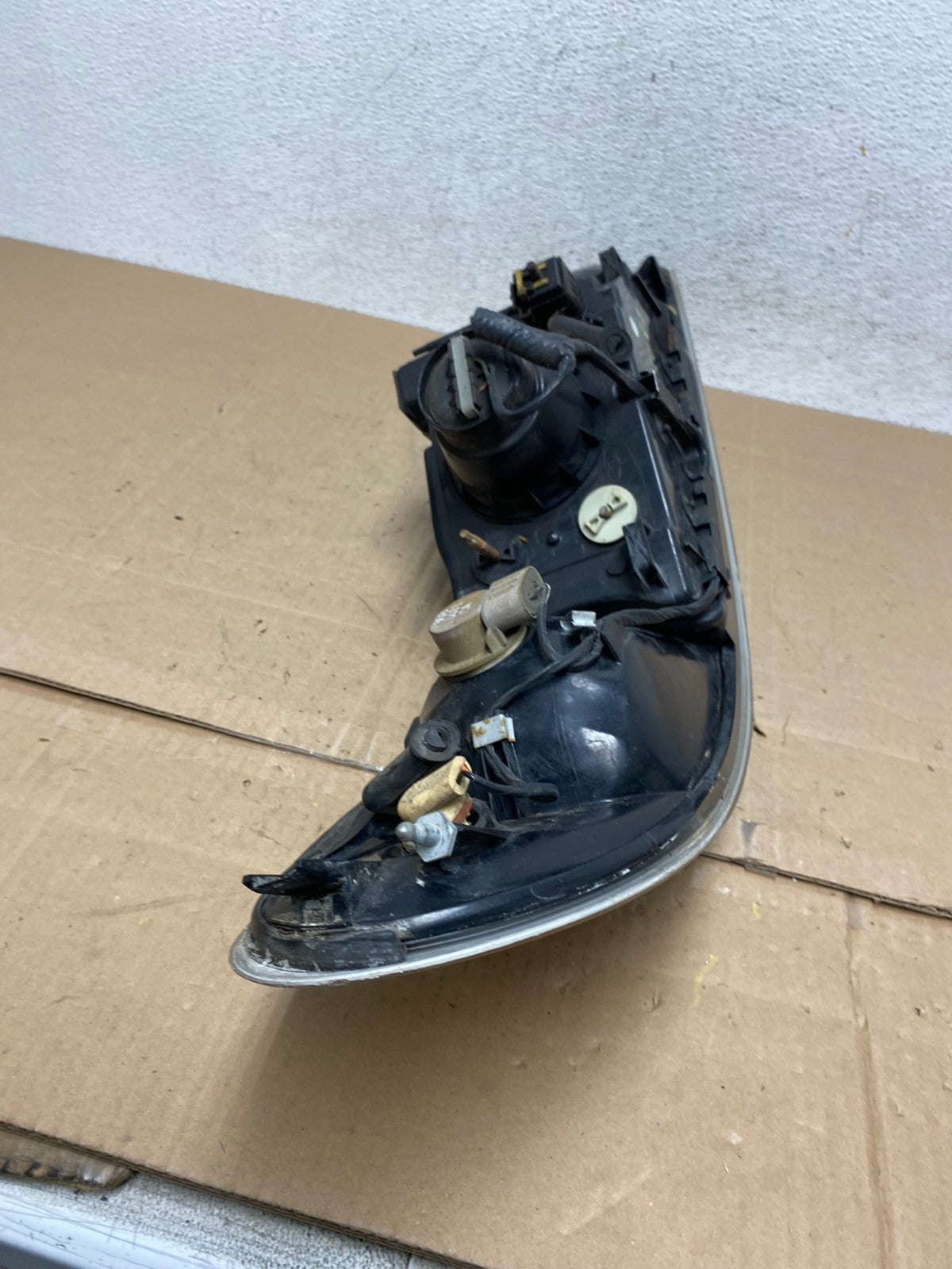 1999 to 2002 Lincoln Continental Left Driver LH Side Headlight AE5062 DW7