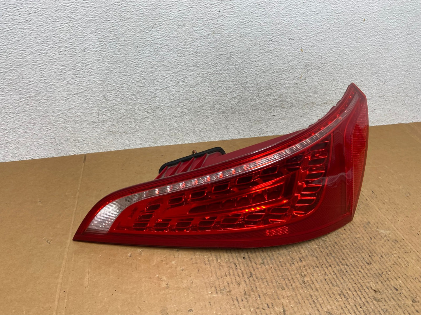 2009 to 2012 Audi Q5 Right Passenger RH Side Tail light AE1317 LK2