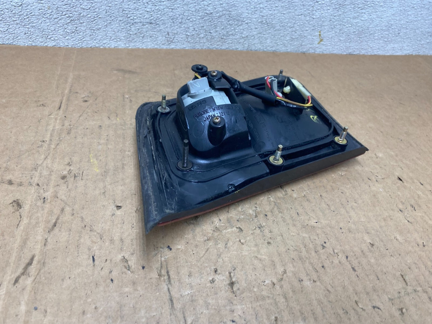 2001 2002 Subaru Forester Right Passenger RH Inner Lid Tail Light Oem Q7526 DW6