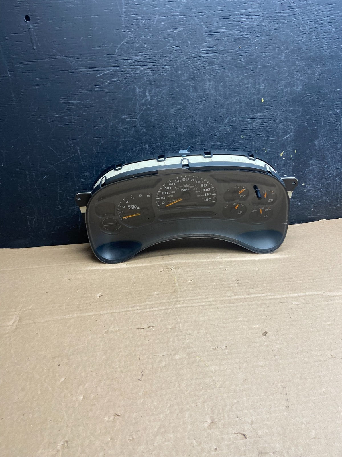 2003 to 2006 Chevrolet Silverado Speedometer Instrument Cluster AF2470 DG0