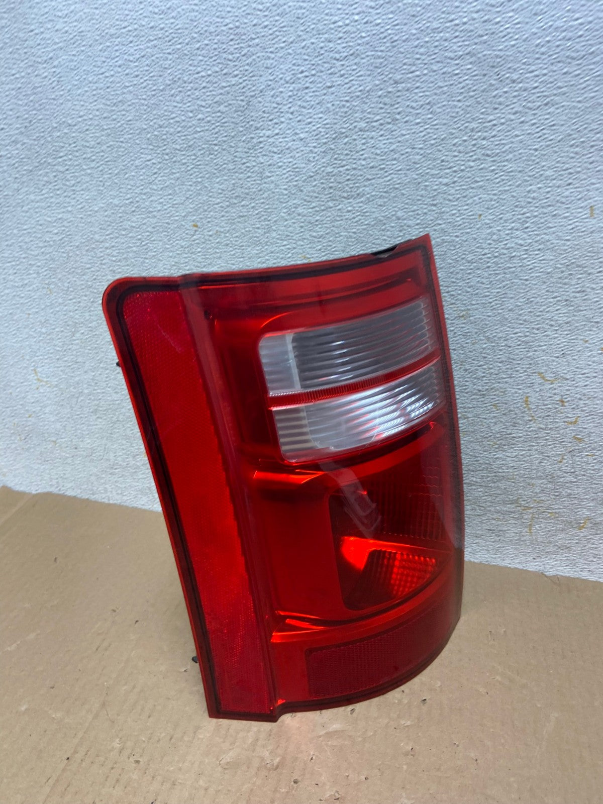 2008 to 2010 Dodge Grand Caravan Left Driver LH Side Tail Light AI1217 LK2