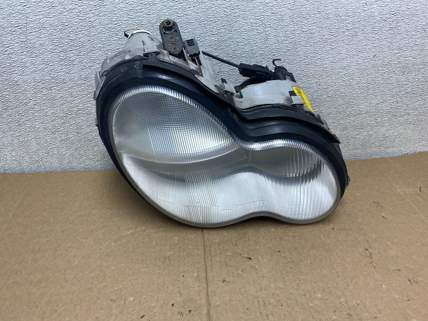 2001 - 2004 Mercedes-Benz C Class Halogen Right Passenger Headlight U9791 DW0