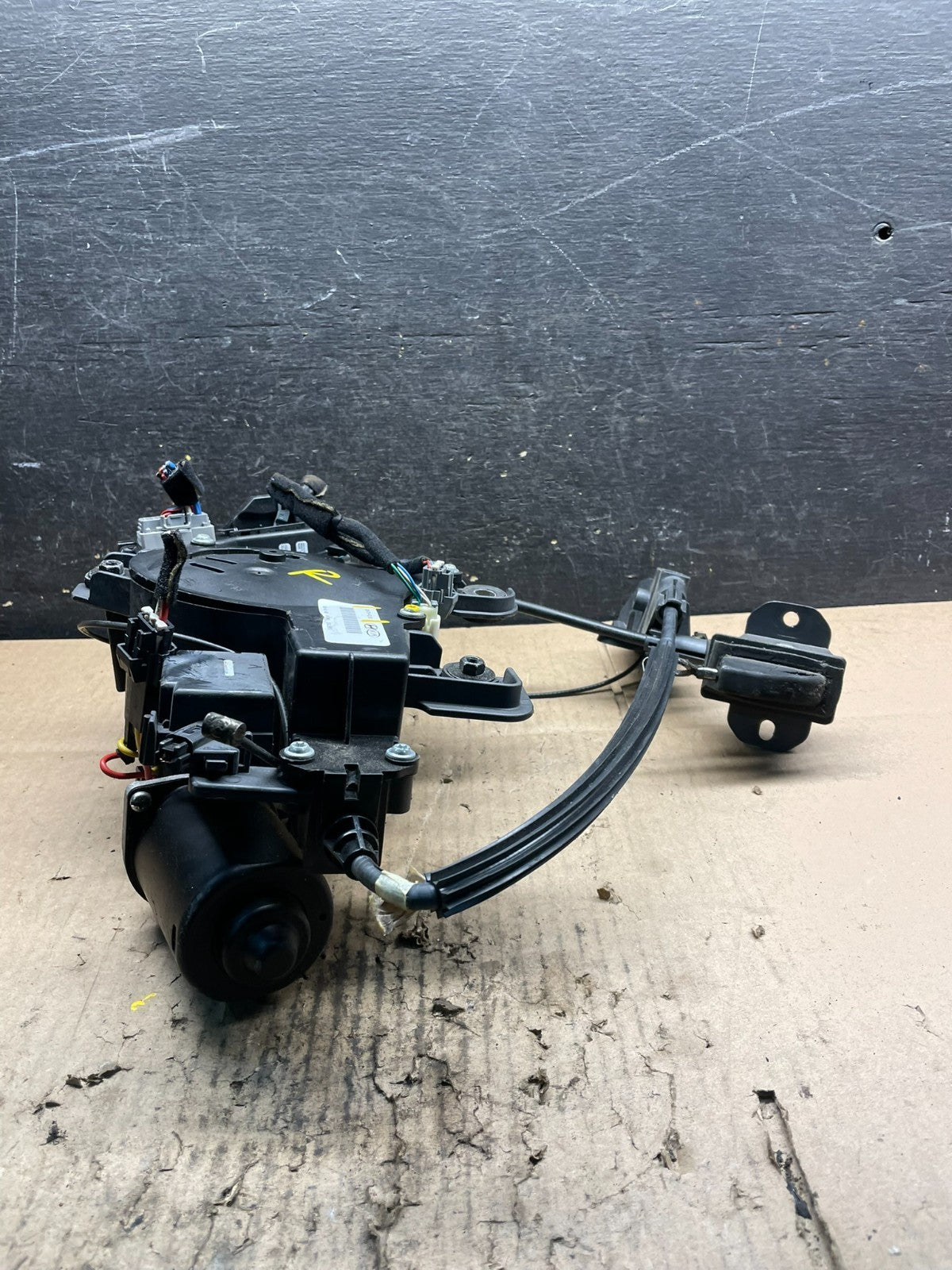2007-2014 Kia Sedona Left Electric Power Sliding Door Motor Regulator V9211 DG4