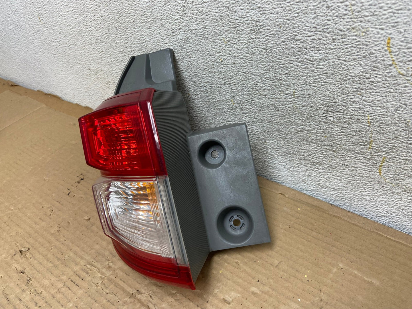 2011 to 2017 Nissan Quest Left Passenger LH Side Tail Light AH0621 LK2