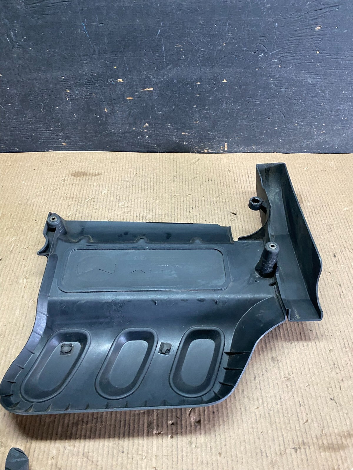 2000 to 2003 Mazda Tribute  DOHC 24 VALVE Engine Shield Top Cover N8403 PS4