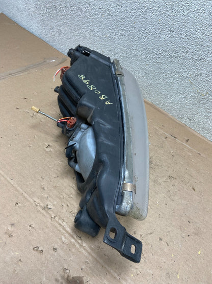 1995 to 1996 Toyota Camry Right Passenger RH Side Headlight OEM AB0898 DW7