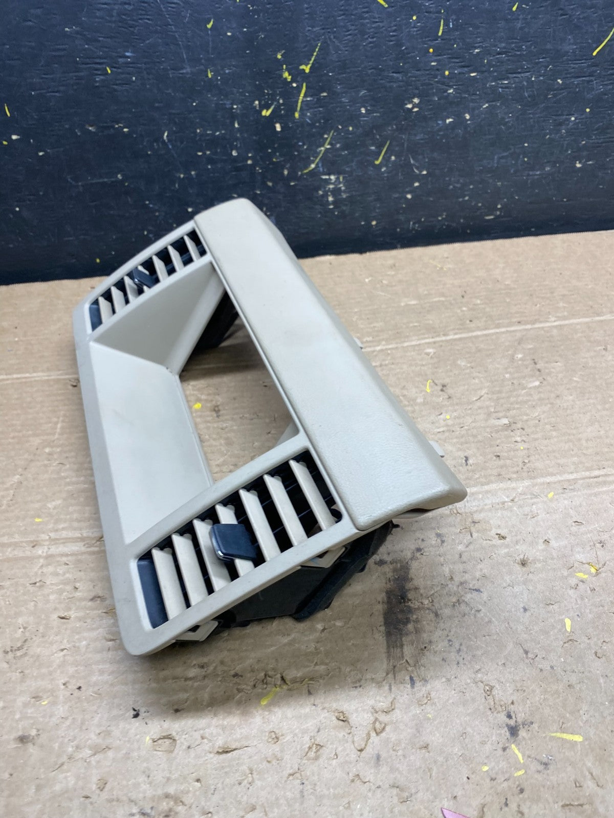 2003-2007 Nissan Murano Radio Center Console Display Bezel Air Vent OEM w9703 DG7