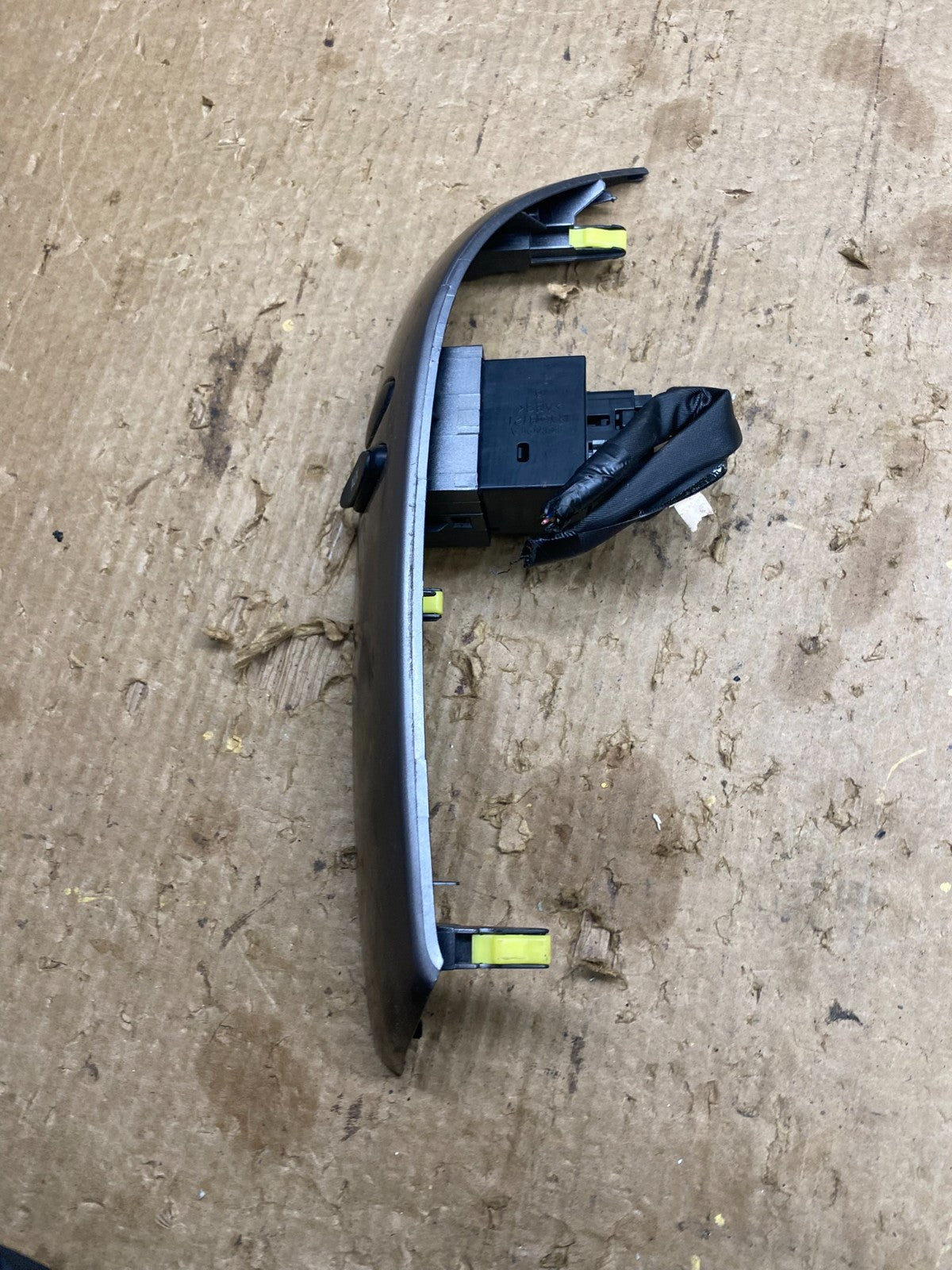 2004 to 2010 Toyota Sienna Right Side Radio Switches Bezel Trim z7370 DG1