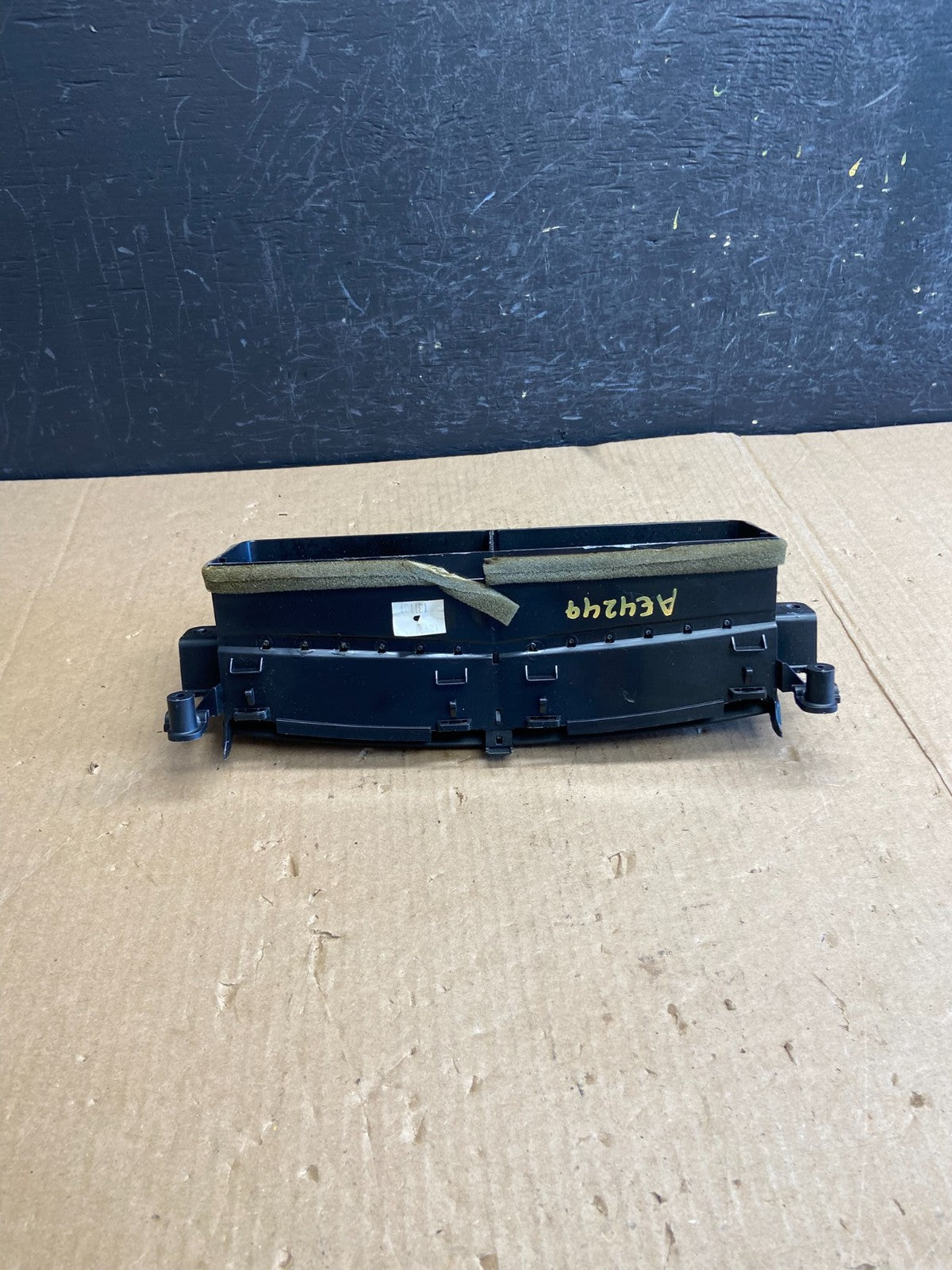 2011 to 2014 Ford Edge Center Dash Radio Panel Air Vent AE4249 DG4