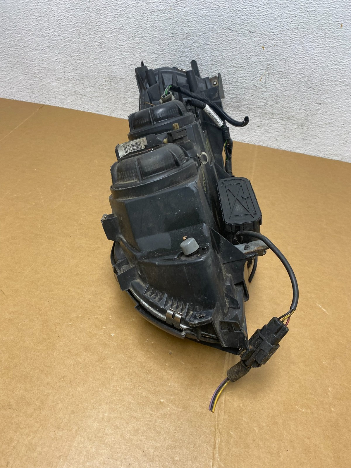 2001 2002 2003 2004 Volvo V70 XC70 Right Passenger Rh Headlight AD8900 DW9