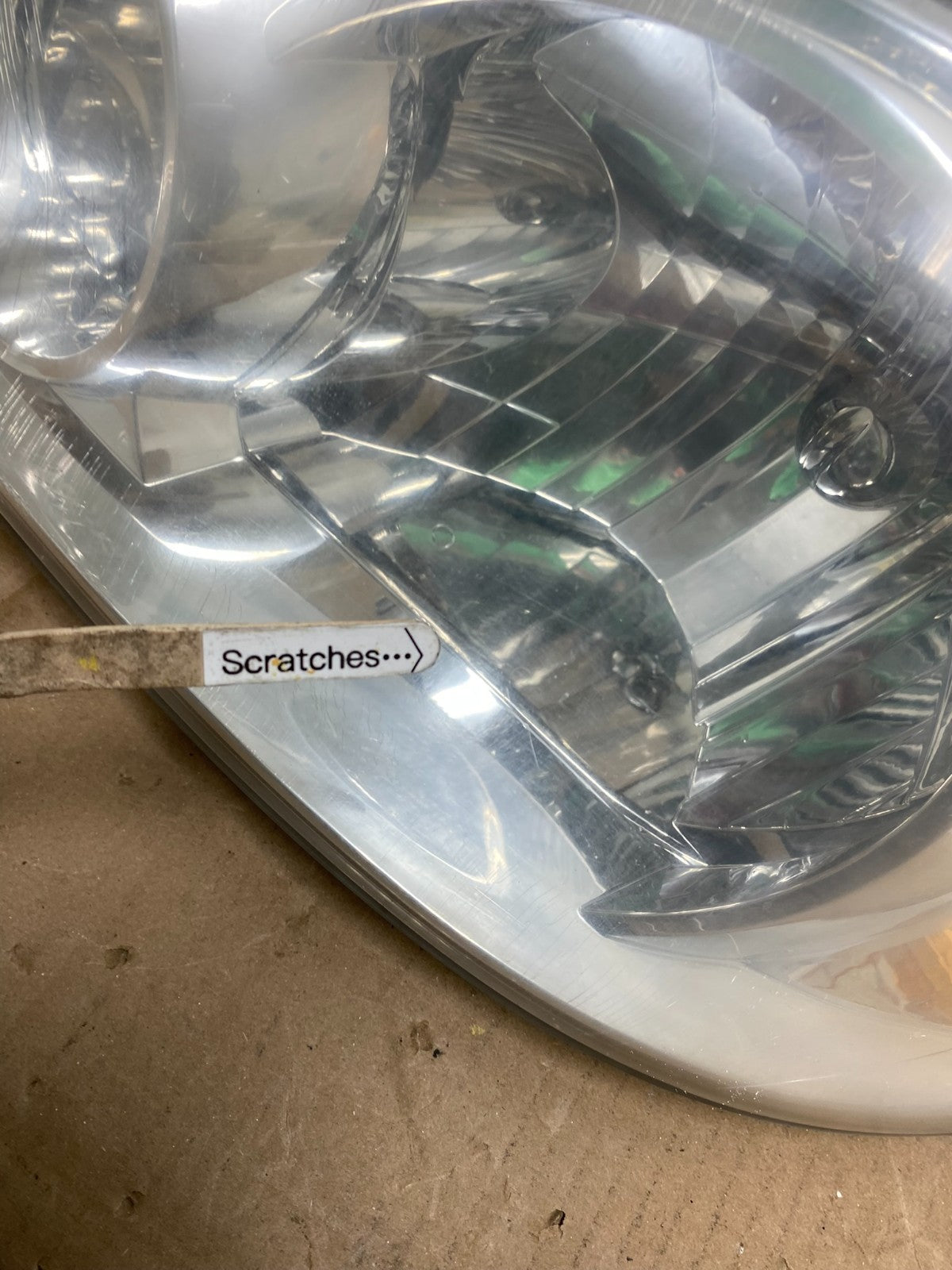 2002 to 2005 Kia Sedona Left Driver LH Side Headlight Oem AB6867 DW3
