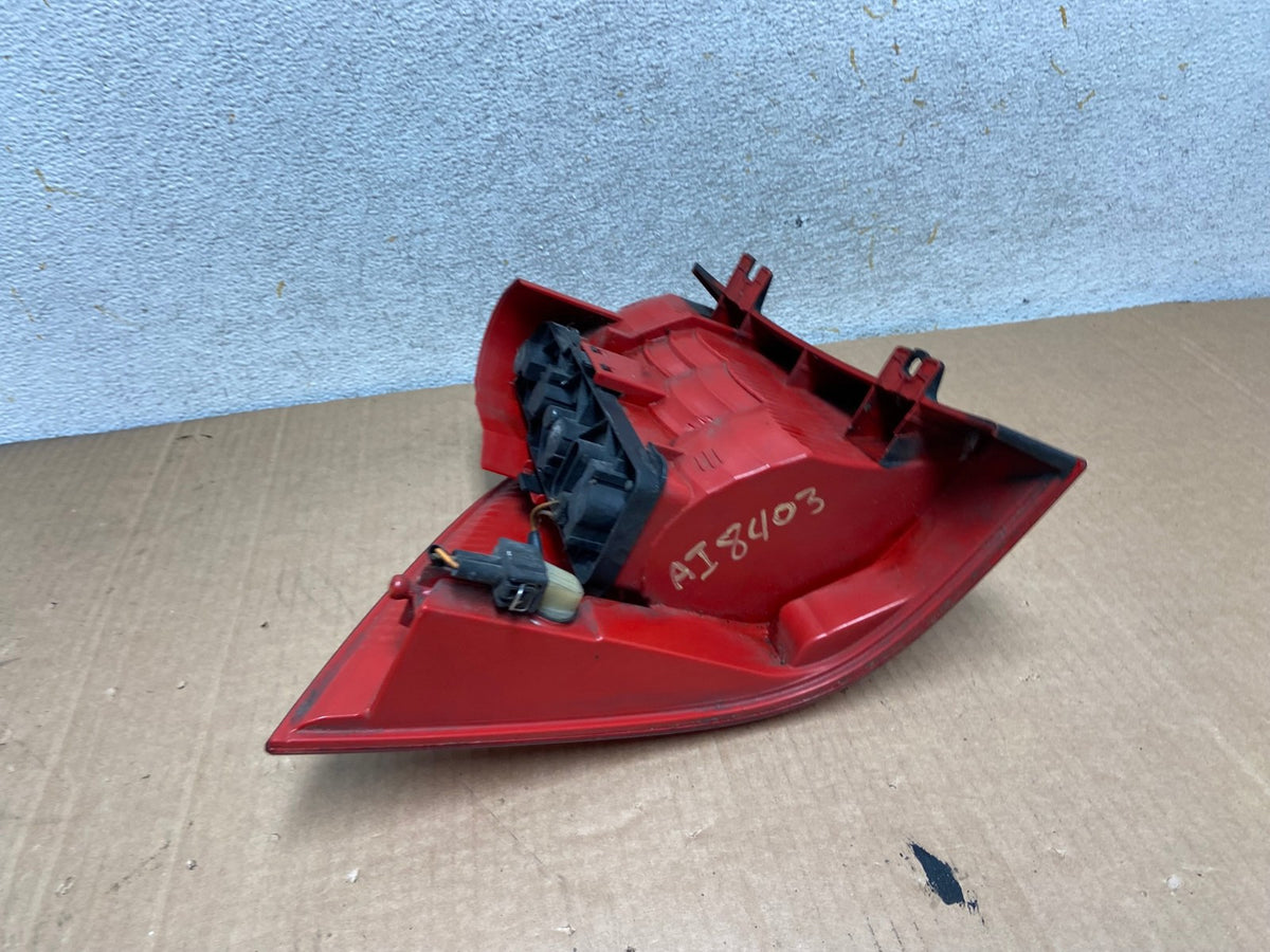 2002-2005 Mercedes ML 350 Ml-Class Right Passenger Rh Side Tail Light AI8403 LK6