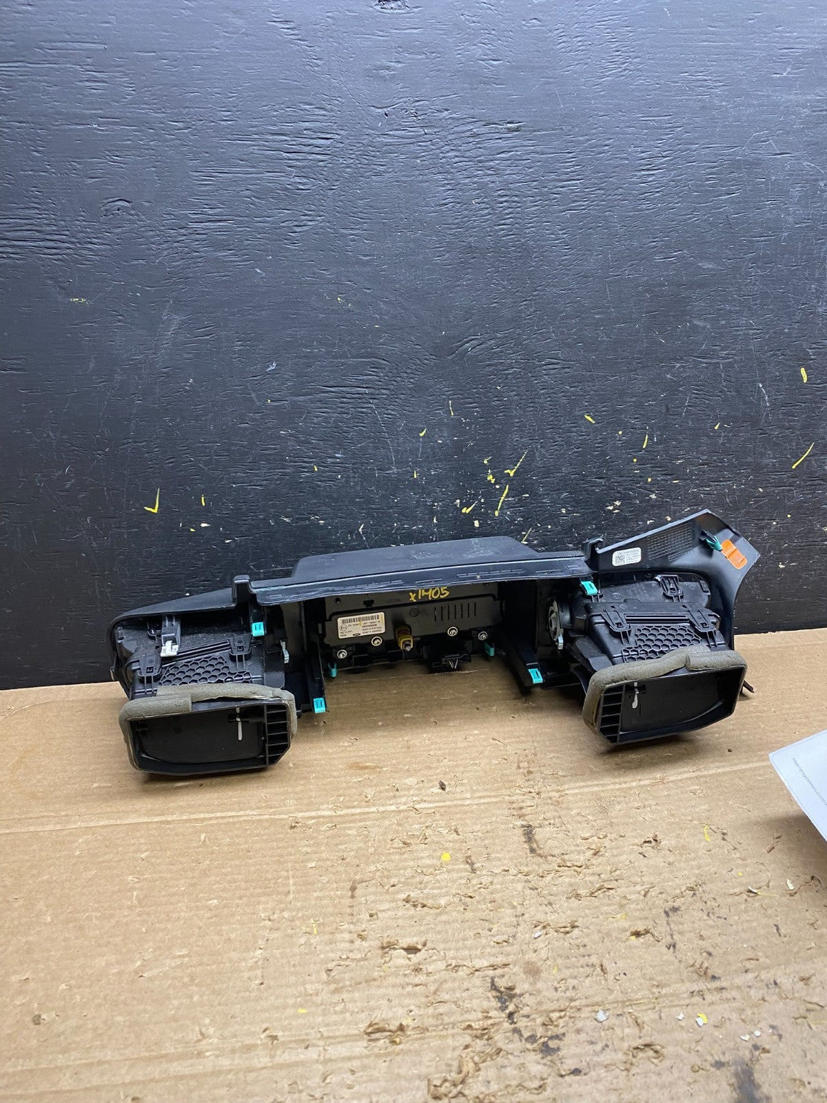 2020 to 2023 Ford  Explorer Console Radio Display Screen Air Vents X1405 DG4