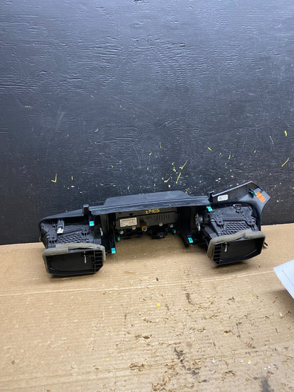2020 to 2023 Ford  Explorer Console Radio Display Screen Air Vents X1405 DG4