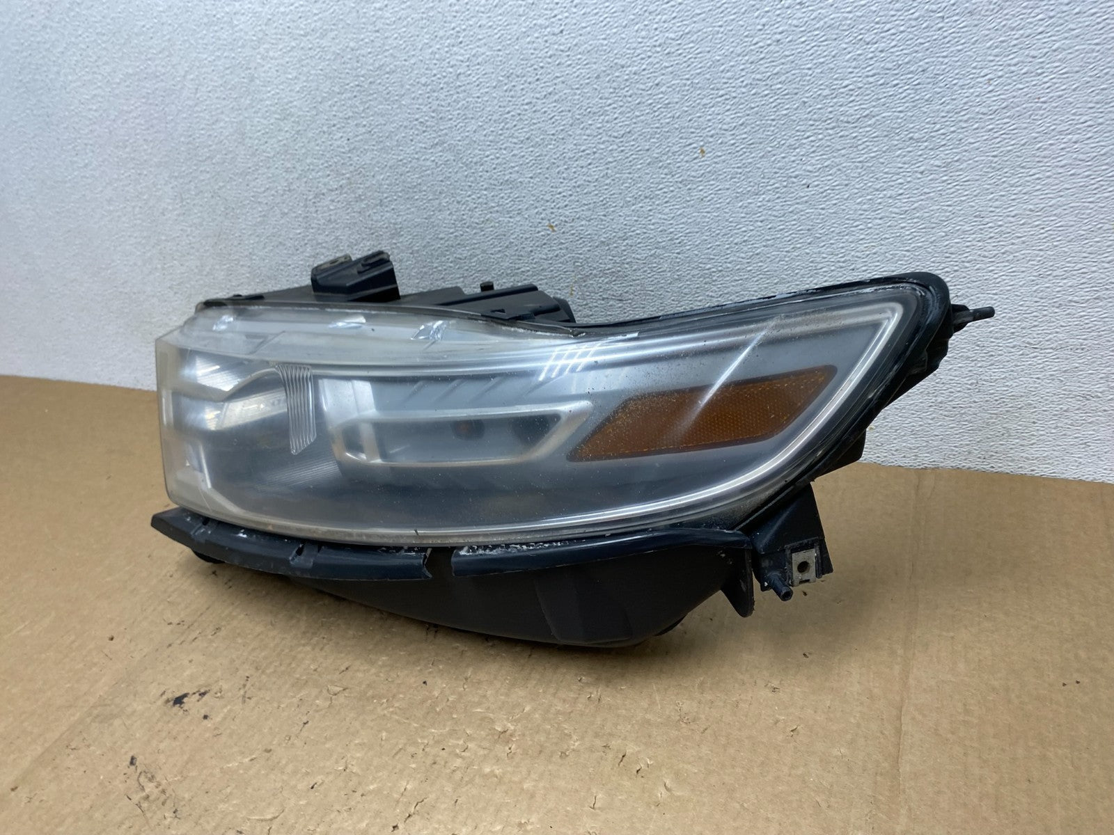 2013 to 2019 Ford Taurus Left Driver LH Side Headlight Halogen AF9772 DW1