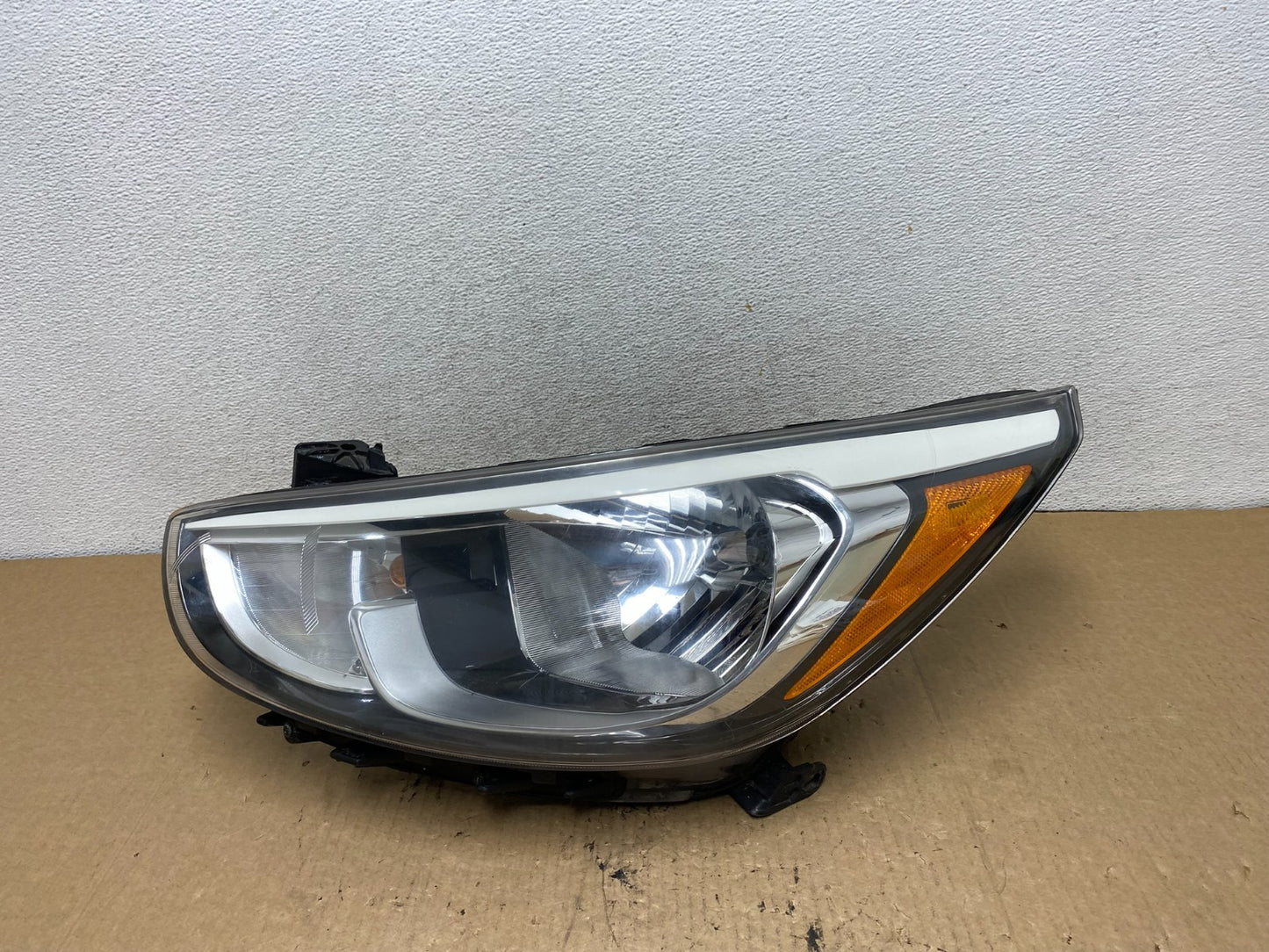 2015 to 2017 Hyundai Accent Left Driver LH Halogen Headlight AG2177 DW0