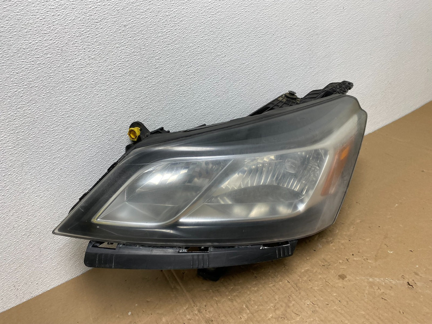 2013-2017 Chevrolet Traverse Left Driver LH Side Headlight Halogen OEM AB6952 DW2