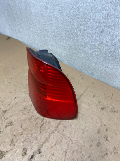 2001 2003 BMW 5 Series E39 Wagon Right Passenger RH Side Tail Light Oem V4600 DG1