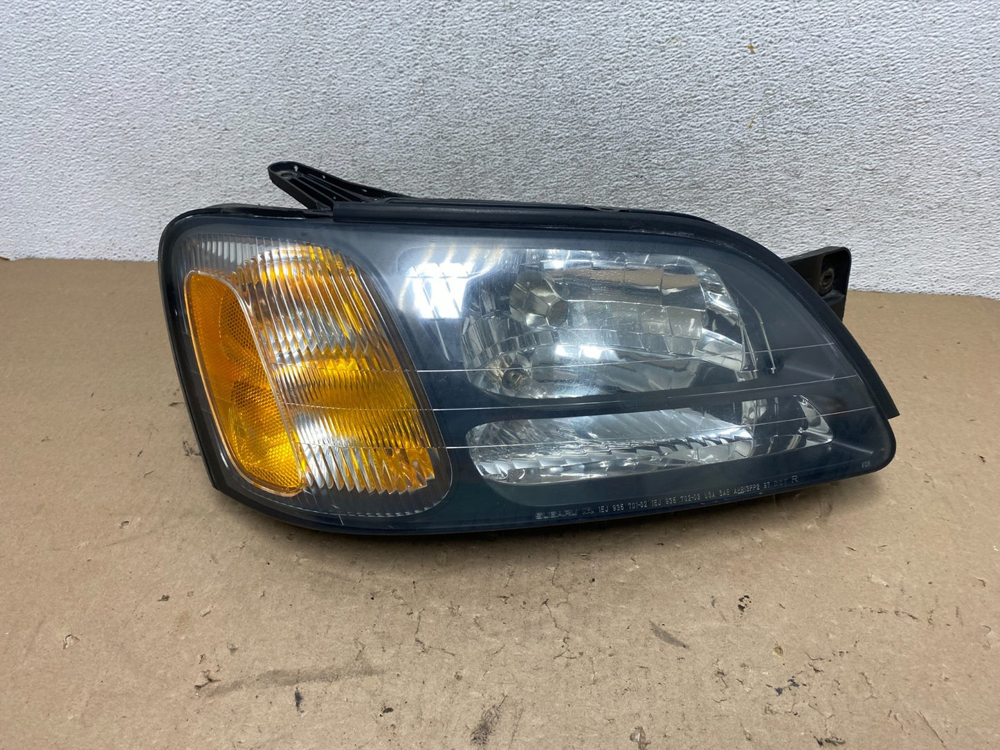 2001 to 2004 Subaru Legacy Outback Right Passenger Rh Headlight AG4371 DW0