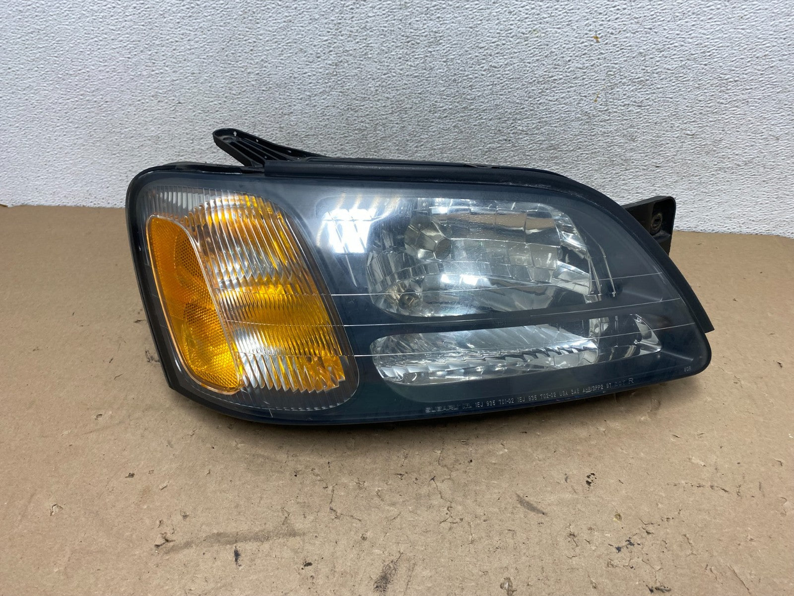 2001 to 2004 Subaru Legacy Outback Right Passenger Rh Headlight AG4371 DW0