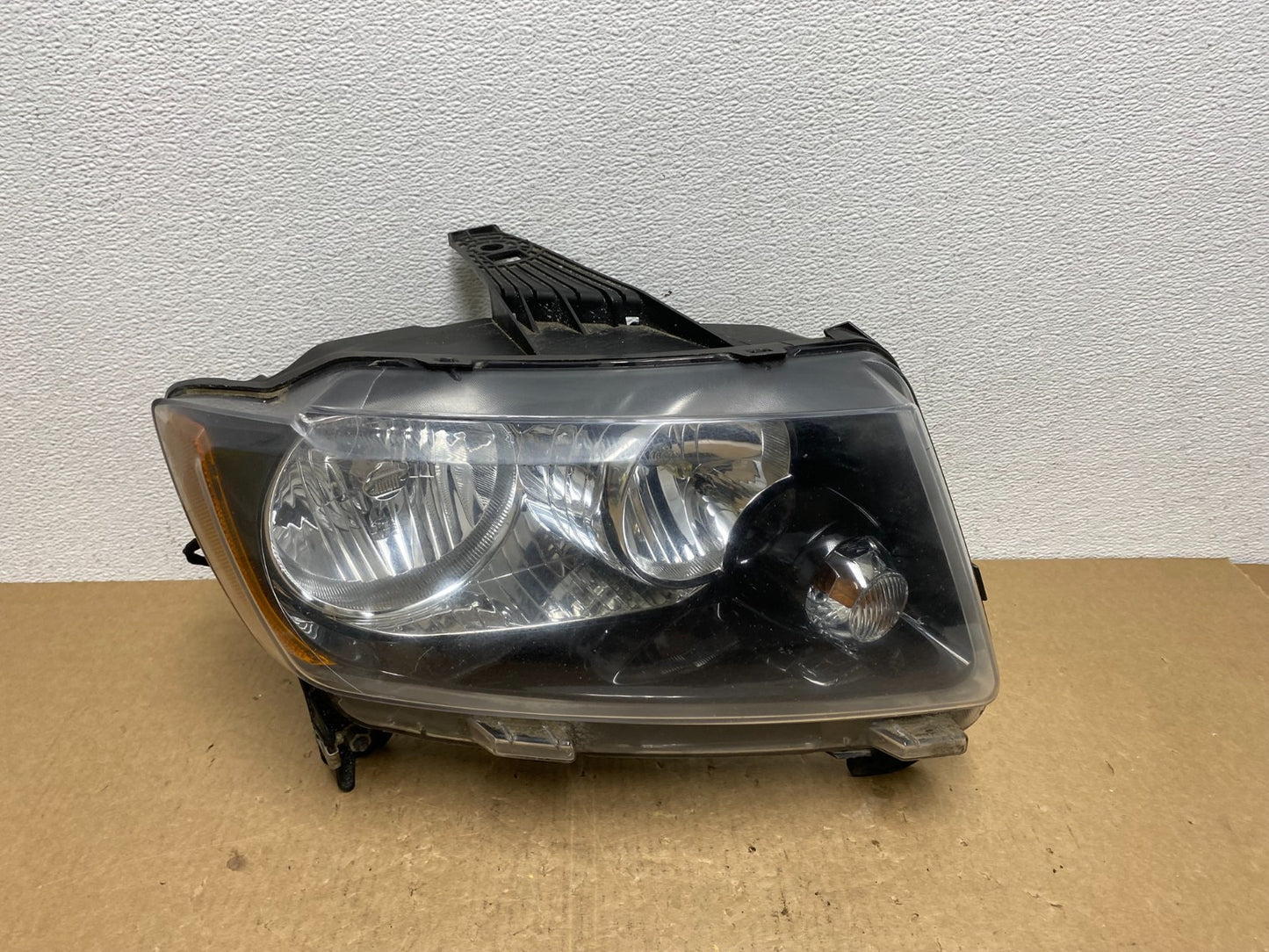 2011-2013 Jeep Grand Cherokee Right Passenger Halogen Headlight AC1040 DW0