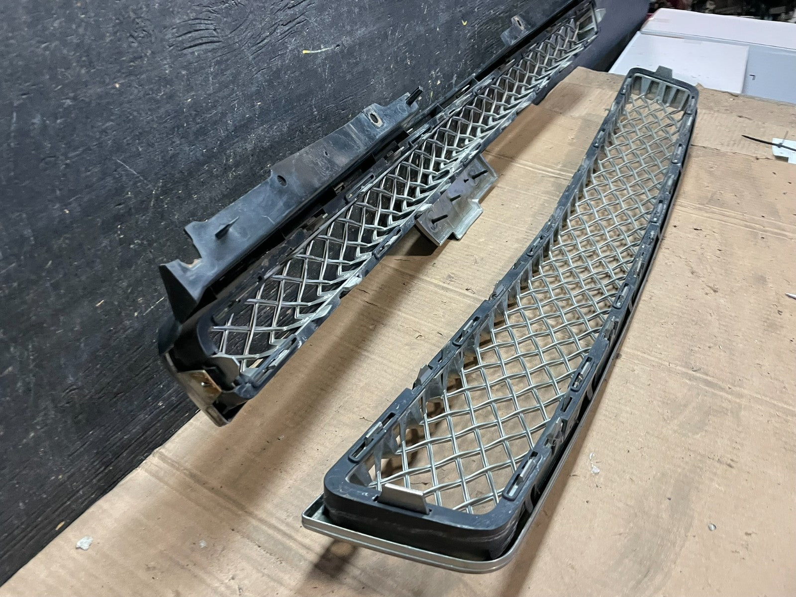 2007 to 2014 Chevrolet Tahoe Suburban Lower Upper Grill Grille Set Oem W2264 DG10