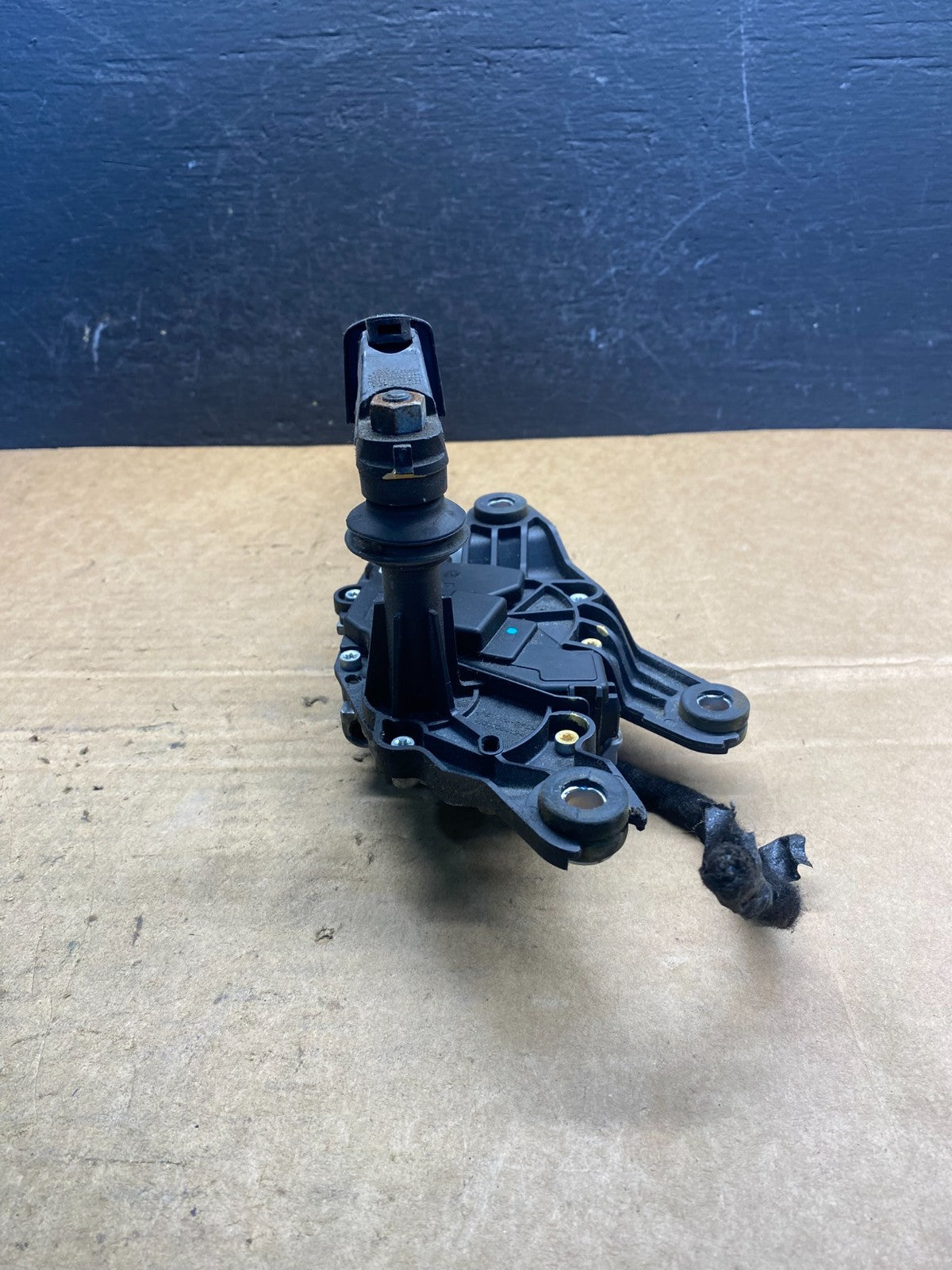 2020 to 2023 Ford Explorer Rear Windshield Wiper Motor ad7407 DG4