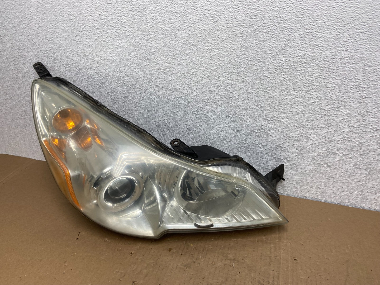 2010-2012 Subaru Legacy Outback Right Passenger Headlight Oem AB6535 DW1