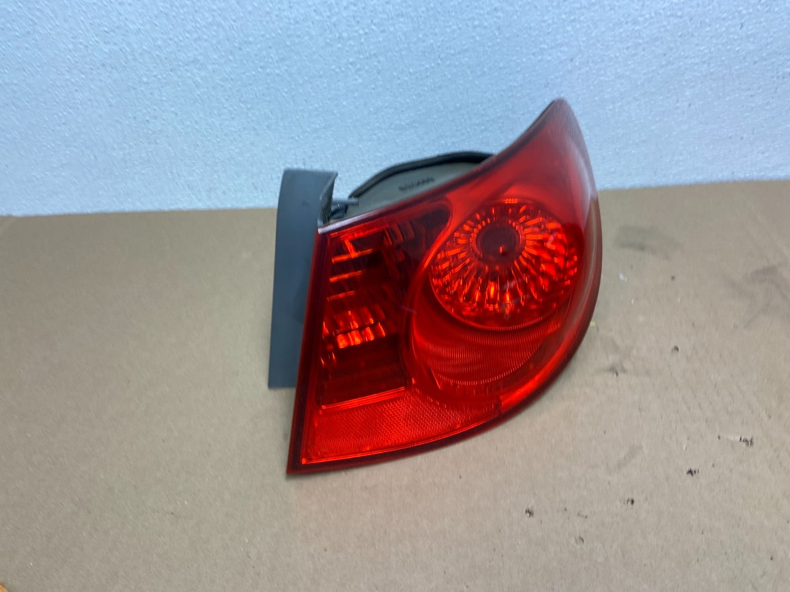 2007 to 2010 Hyundai Elantra Sedan Right Passenger Side Tail Light AB6330 DW2