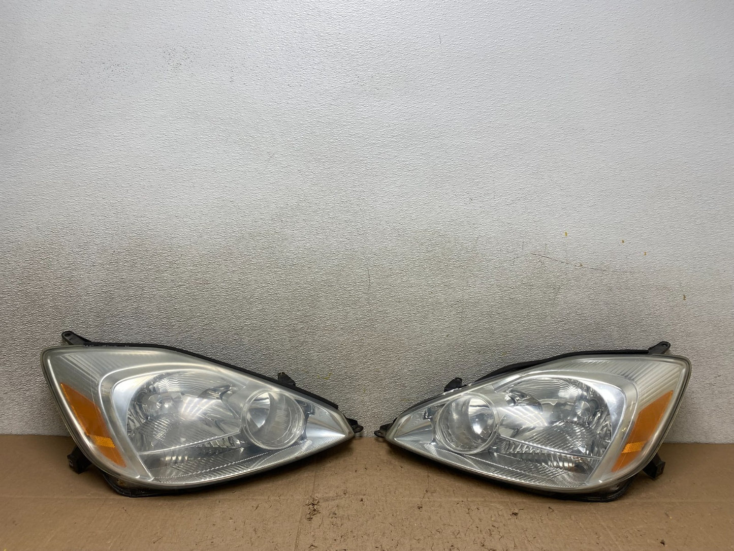 2004 2005 Toyota Sienna Left+Right Set Side Halogen Headlights W2925 DW0