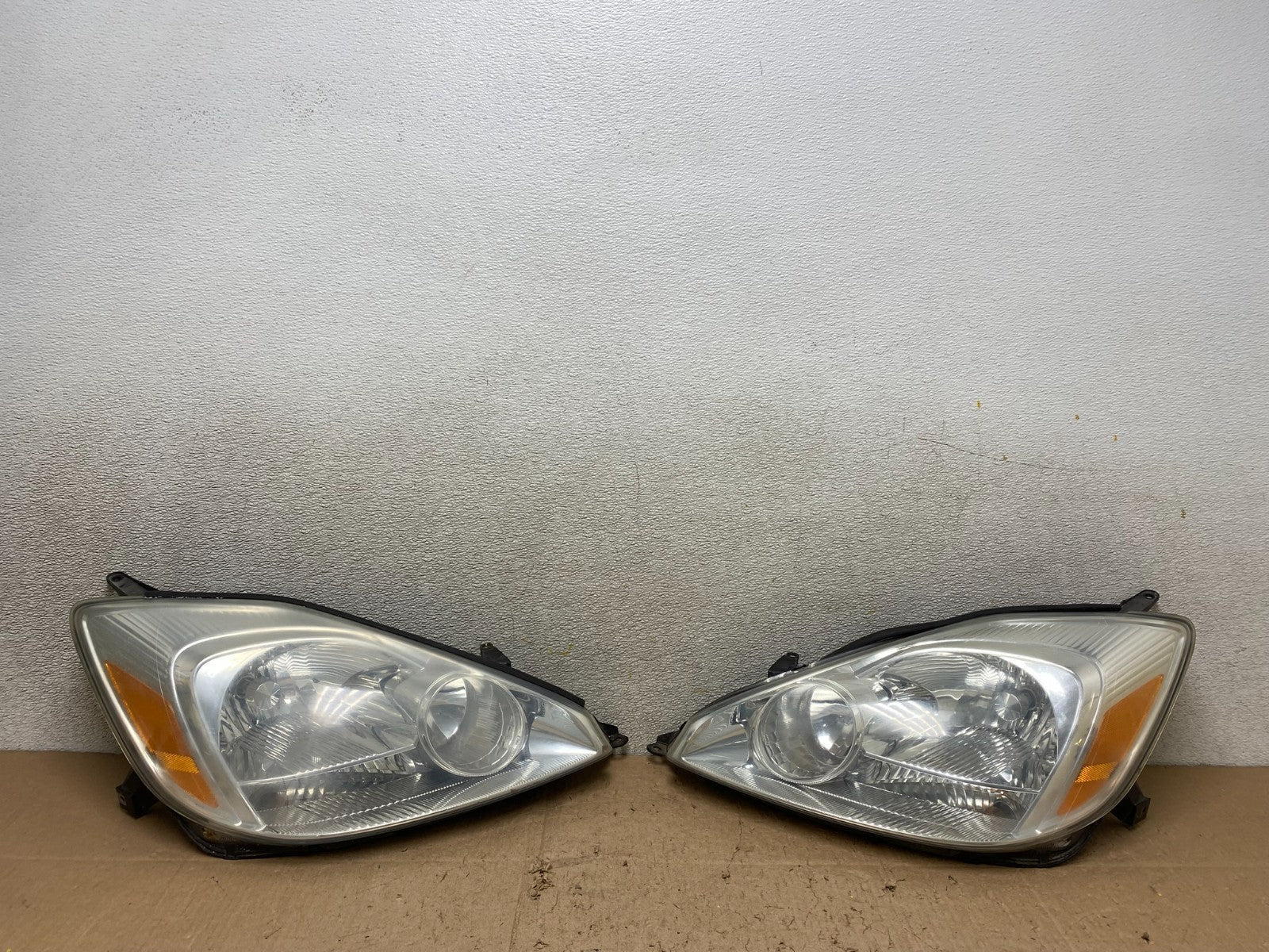 2004 2005 Toyota Sienna Left+Right Set Side Halogen Headlights W2925 DW0