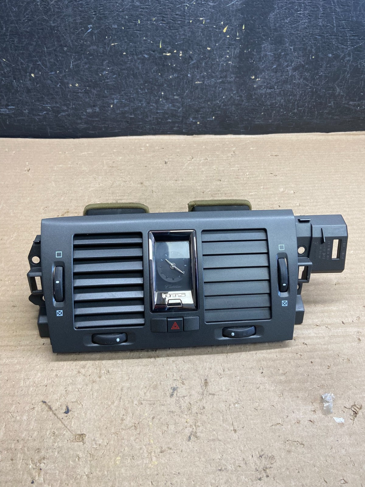 2006 to 2011 Cadillac DTS Dash Center Air Vent Heater Bezel AH3800 DG0