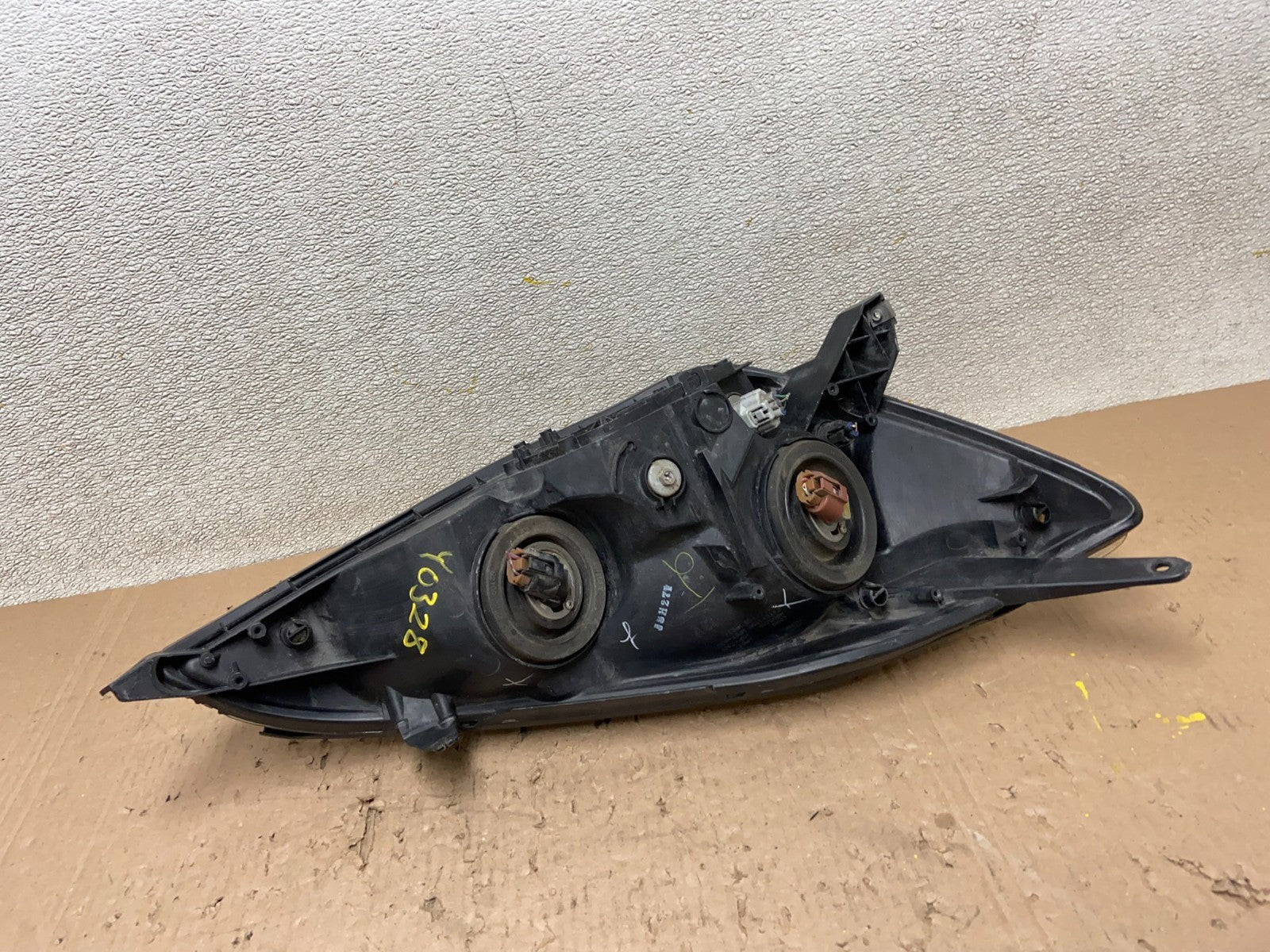 2004-2005 Toyota Sienna Left Driver LH Side Halogen Headlight Y0328 DW6
